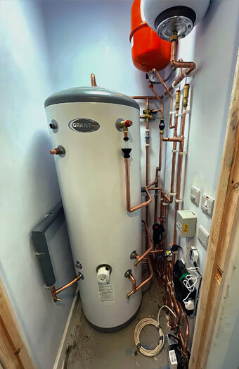 https://gosnellshotwater.com.au/uploads/2025/06/gas-hot-water-system-11703.jpg