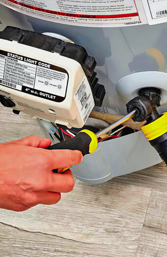 https://gosnellshotwater.com.au/uploads/2025/06/hot-water-servicing-70528.jpg